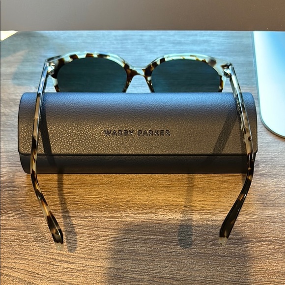 Tortoise Shell Sunglasses - Picture 4 of 4